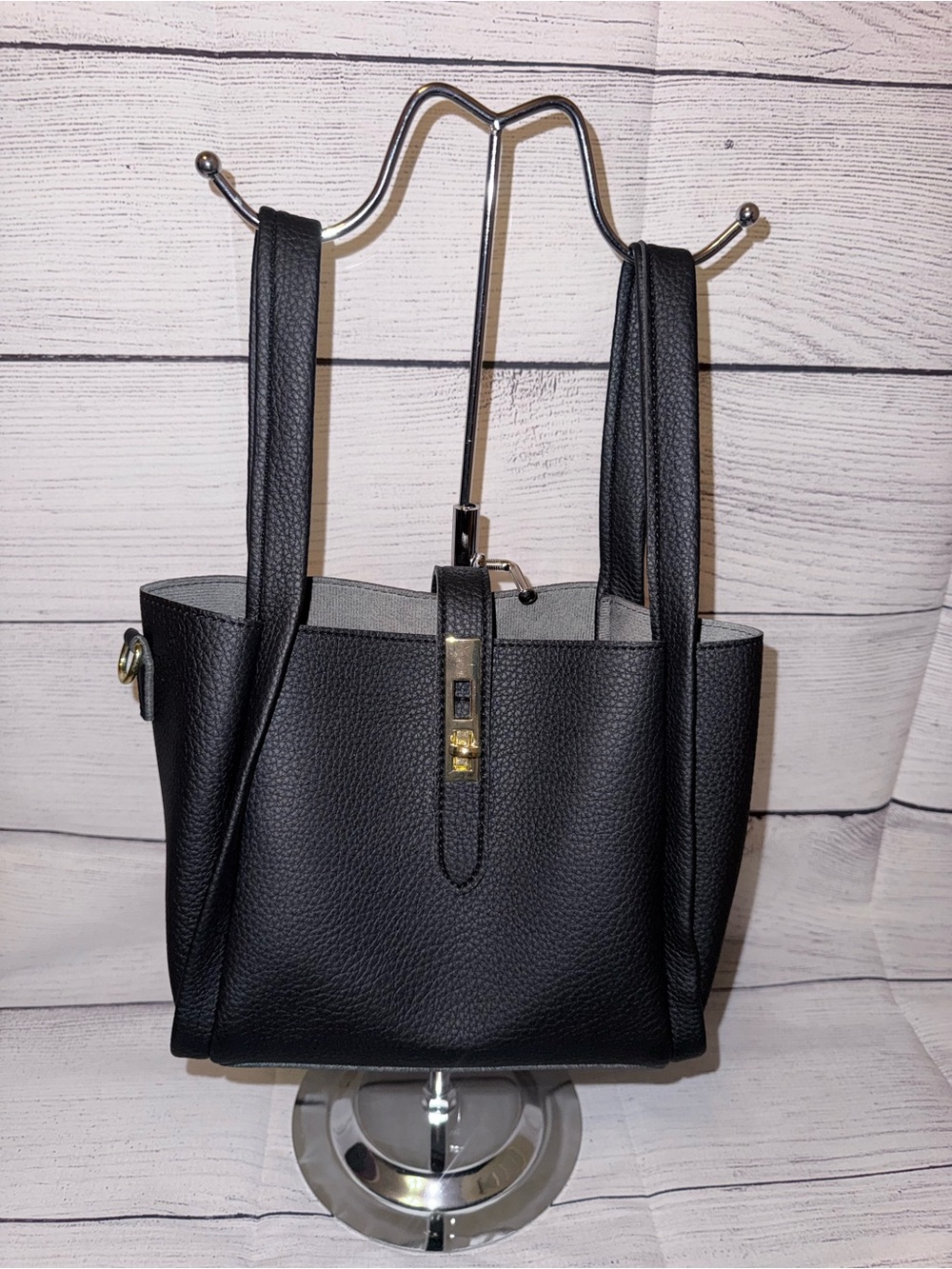 Classic Black Women's Tote Bag - Sleek Everyday Carry